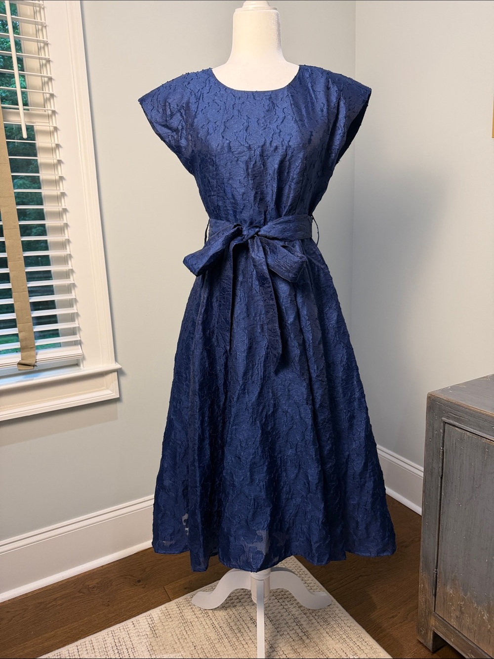 Abbey Glass New With Tags Olivia Textured Navy Midi Dress. Size Small.